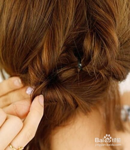 夏季这样盘发 简单清爽又减龄