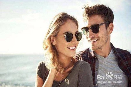 恋爱时，自己有事情要不要告诉对方？