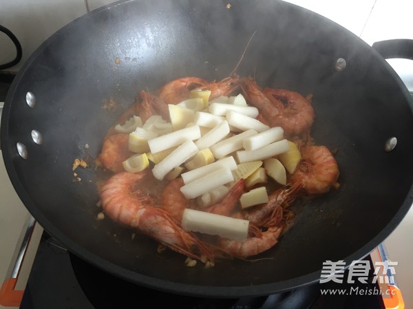 甜辣大虾焖春笋