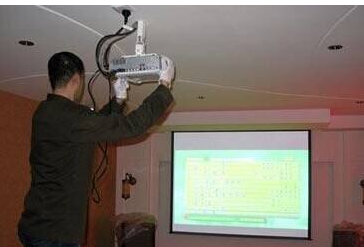 家用投影仪怎么链接音箱和安装