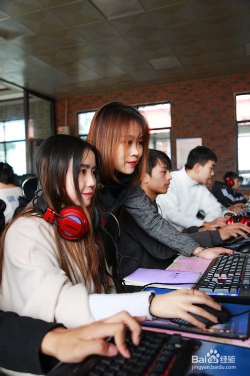 学电子竞技一年的学费多少钱