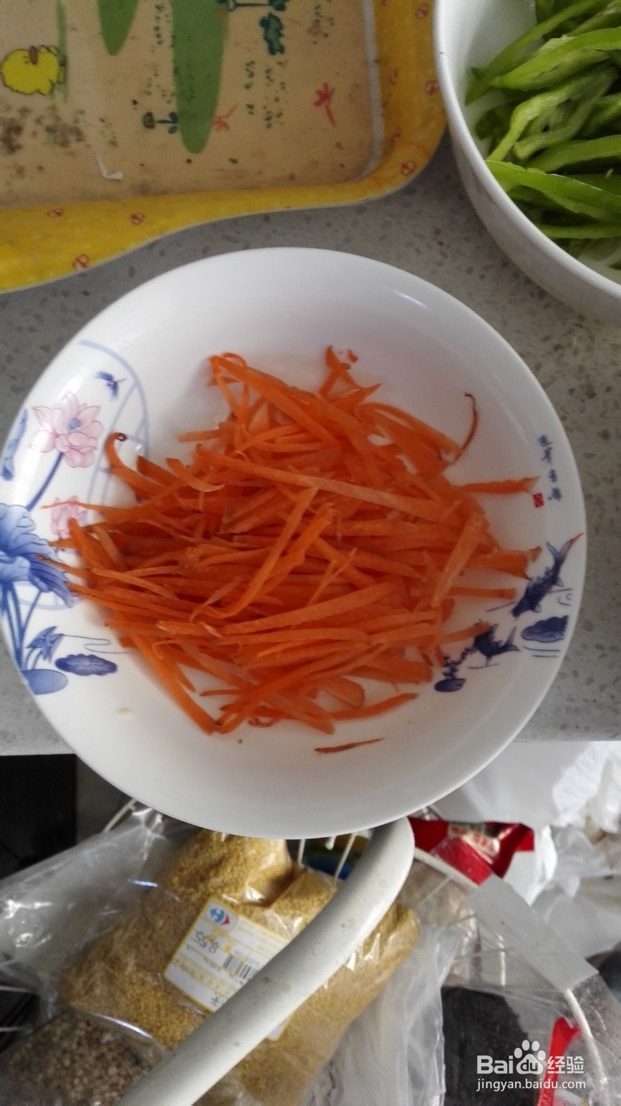 在家做鱼香肉丝用泰式甜辣酱代替泡椒