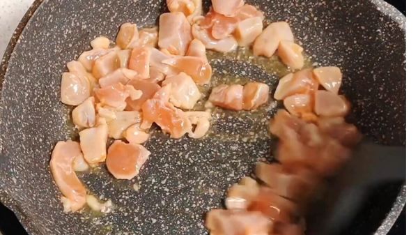 杏鲍菇黑椒鸡腿丁