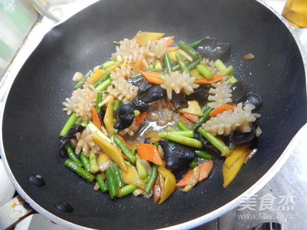 蒜苔炒鱿鱼的做法