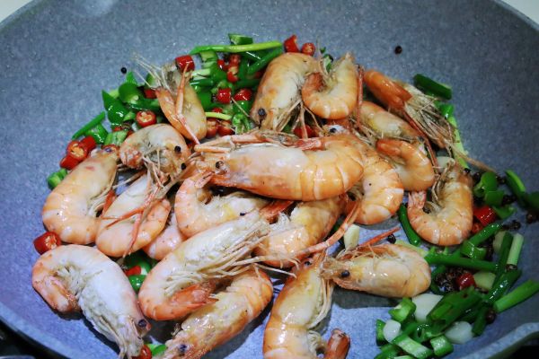 香辣椒盐罗氏虾