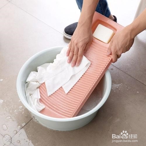 白衣服被其他衣服染色了怎么办