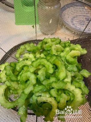 健康养生佳品翡翠苦瓜虾仁的做法