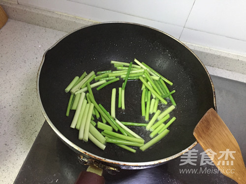 蒜苗猪肝的做法