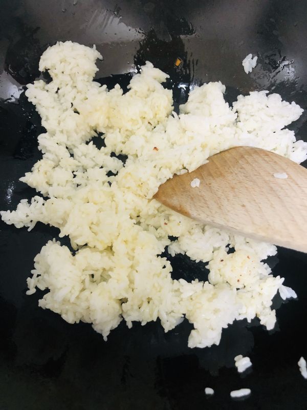 黄金米腊肠蛋炒饭