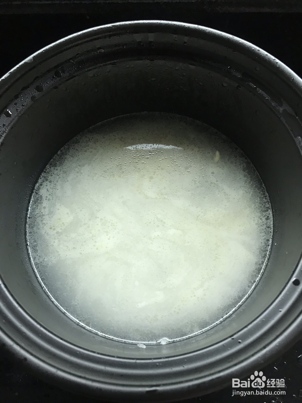 广式腊肠煲仔饭简单得很的家常做法