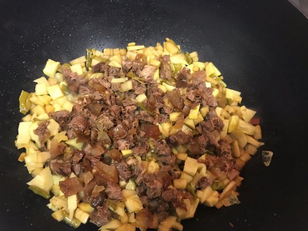 春笋牛肉泡菜小炒