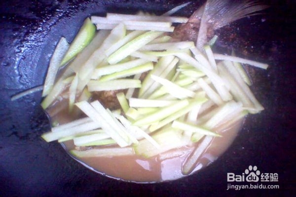 萝卜炖鲫鱼-----营养美味