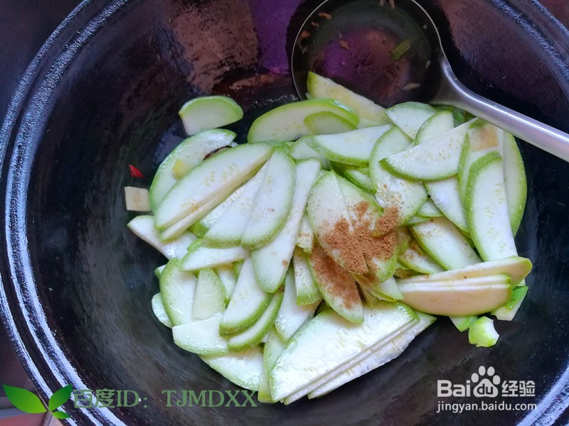 怎么做营养好吃的鸭蛋炒笋瓜