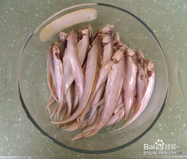 蒜香酥烤小刀鱼