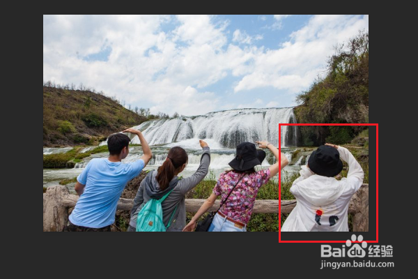 ps怎么把照片中多余的人物去掉