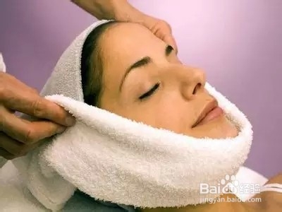 一条热毛巾作用竟然这么大,治落枕、防耳聋……