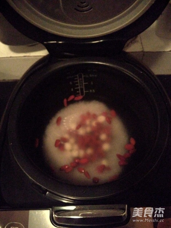 枸杞大米莲子粥