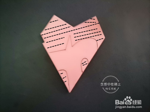 幼儿园小朋友学剪纸 漂亮的花环