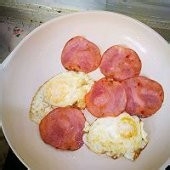 制作烤吐司三明治