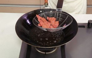 美味的黄瓜清炒火腿肠