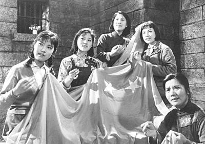 《红岩》第二十五章内容概括，300字，谢谢