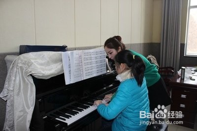 钢琴左手怎么弹