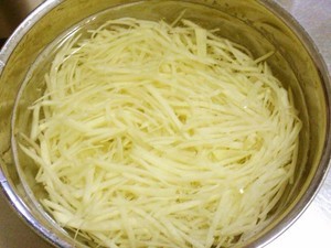 家常酱油土豆丝家常做法详细教程？快手菜