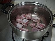 美的冬日厨房 桂圆肉花生排骨汤