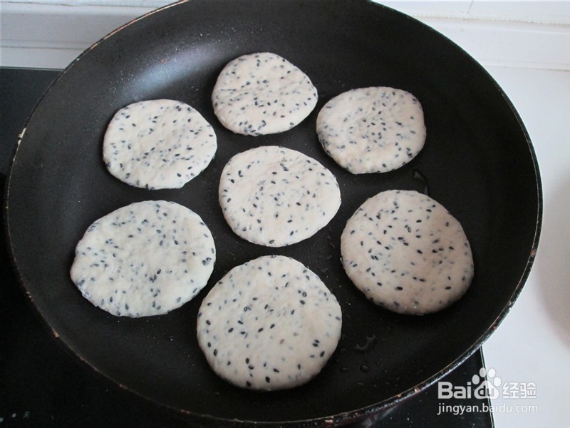 奶香黑芝麻发面饼
