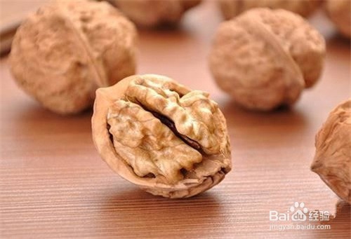 年纪轻轻就脱发，只因平常没做好这8种饮食补给