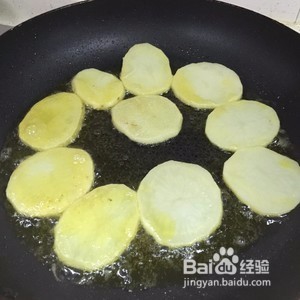 干锅土豆片怎么制作。