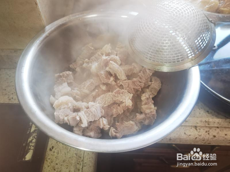 港式牛腩炖萝卜的做法