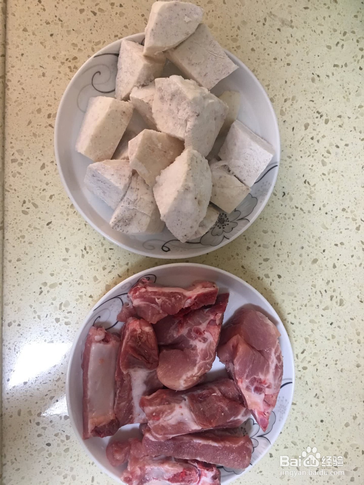 芋头烧排骨的做法