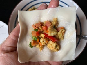 青椒火腿鸡蛋蒸包的做法