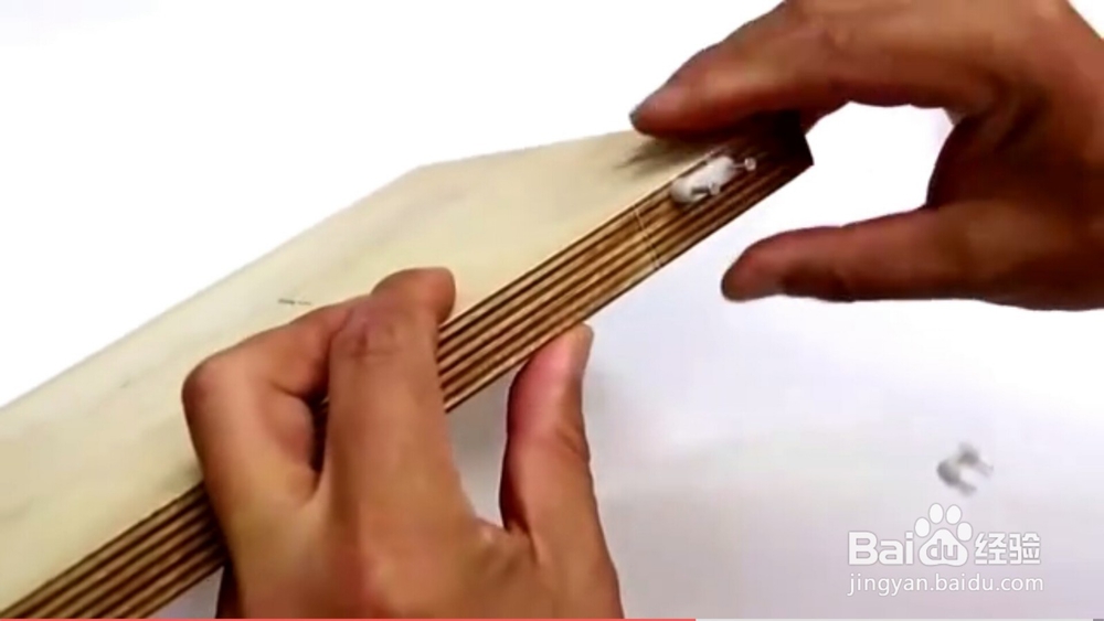 如何用简易绳套制作捕鼠器