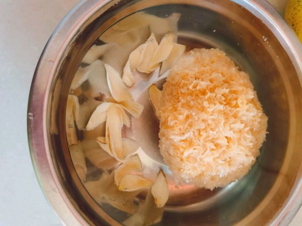 银耳百合雪梨糖水