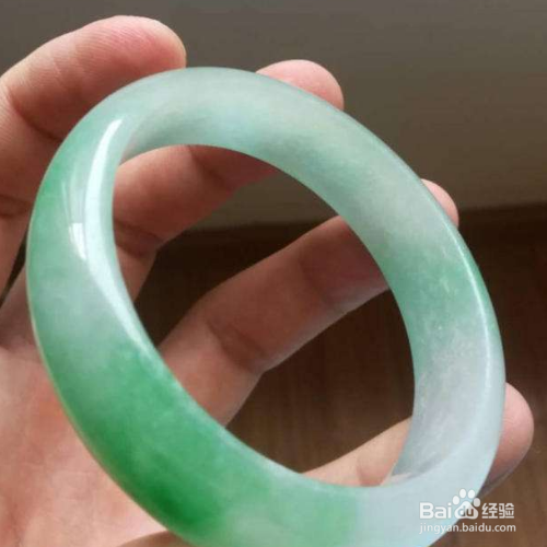 翡翠镯子怎么养出水头