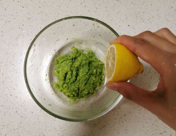 牛油果酱班尼迪克蛋