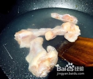 食补佳品啤酒芋头鸡翅根的做法