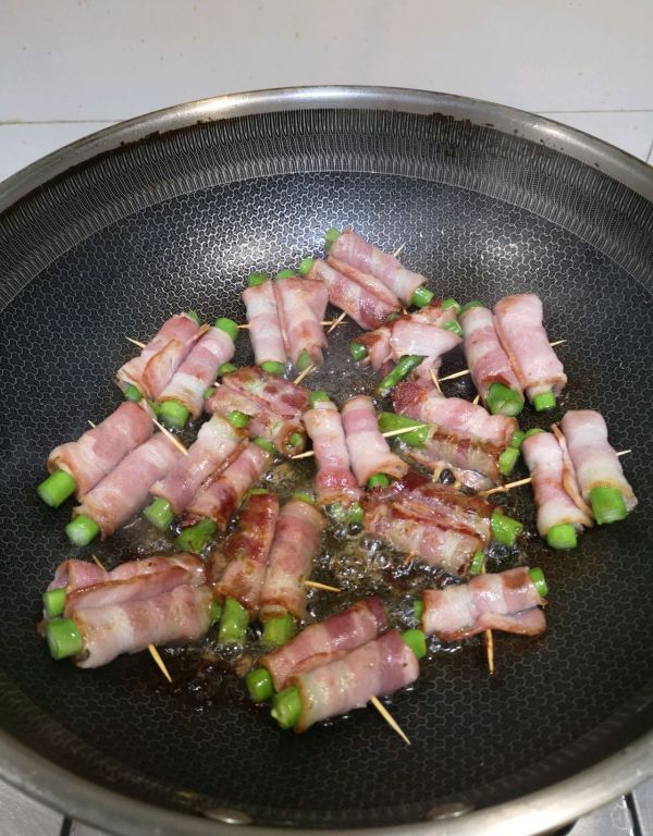 香煎培根芦笋卷