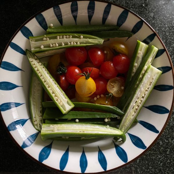 青花椒盐风味三文鱼蔬菜沙拉空气炸
