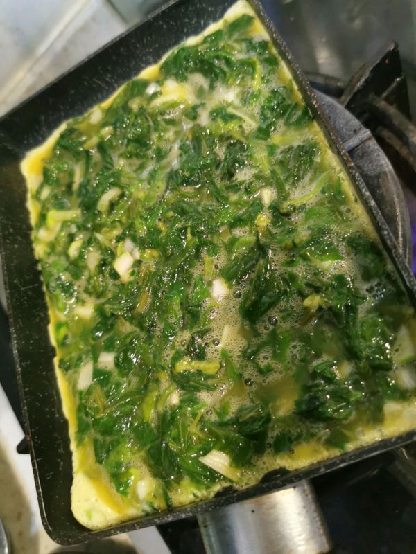 芹菜叶子鸡蛋饼