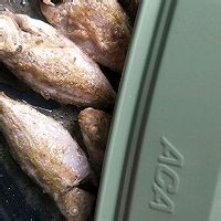 如何制作美味的五香煎鱼