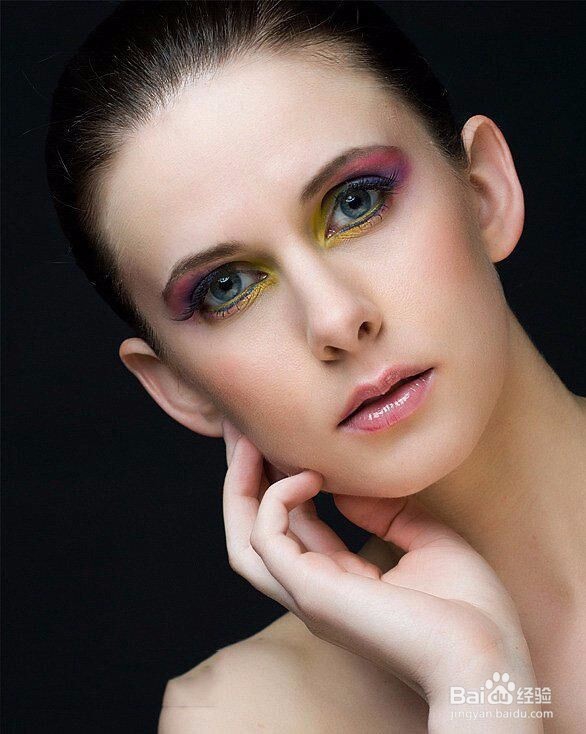 如何用ps中的修复工具给人物形象细节化