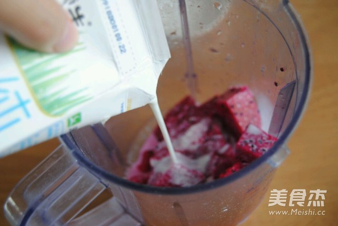 火龙果奶昔的做法