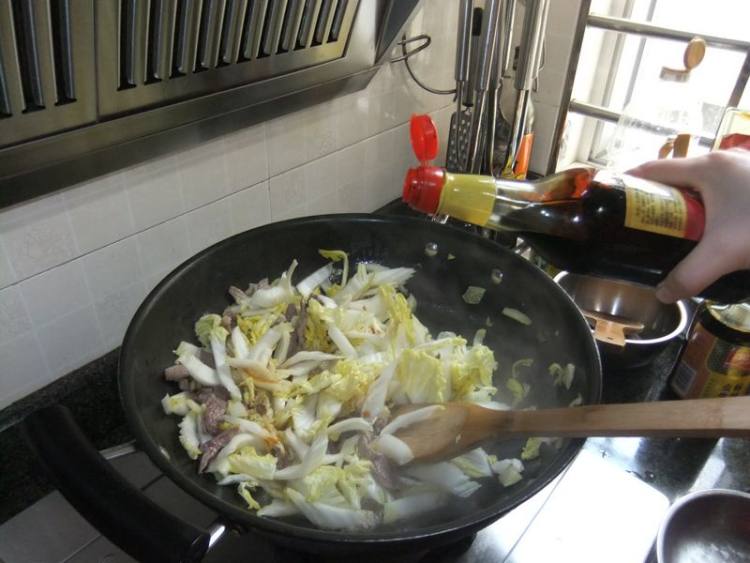 美味而又营养的白菜炖粉条，你会做吗