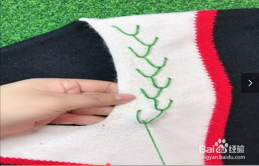 如何给衣服缝上装饰花朵？