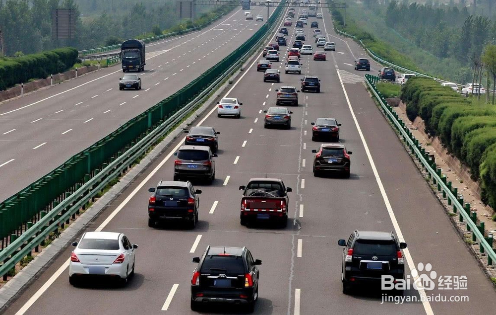 如何在高速公路开车