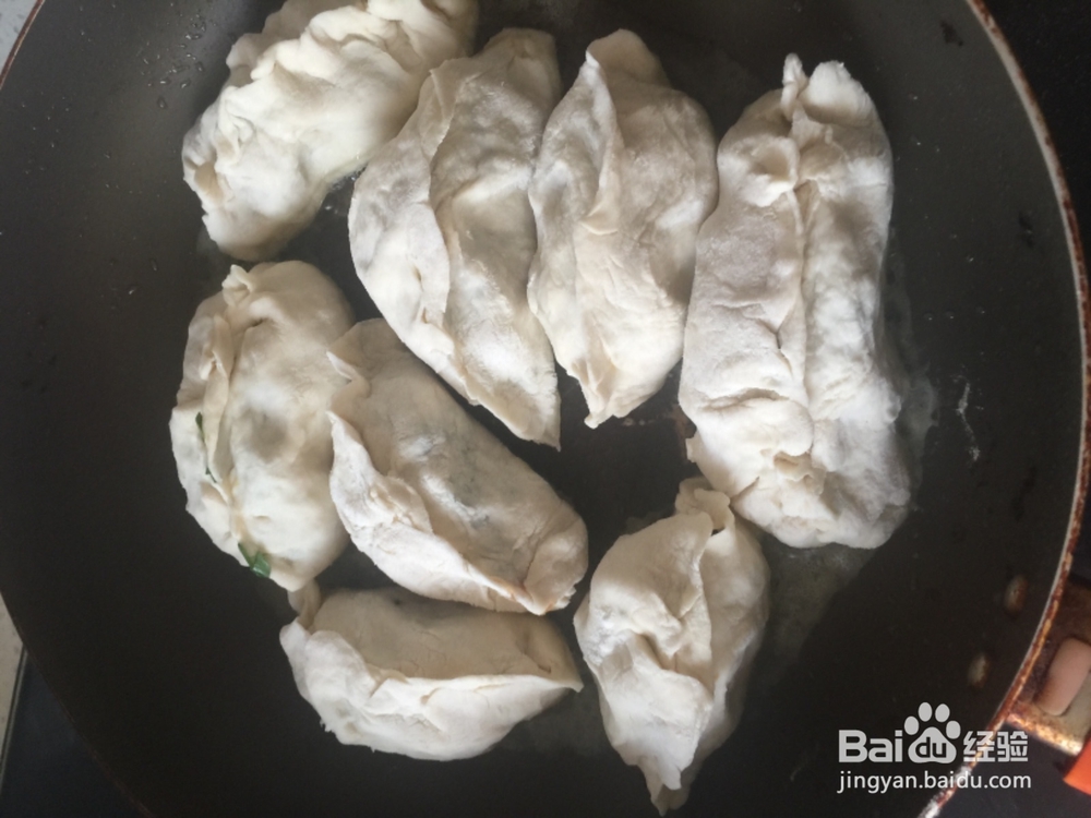 如何做水煎饺子。