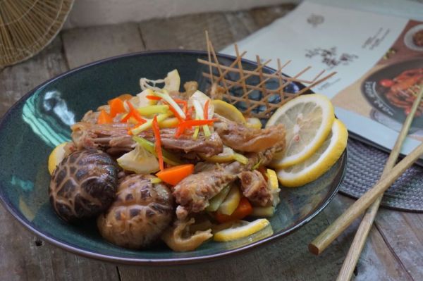 柠檬对味酱鸭#食光社干锅鸭#